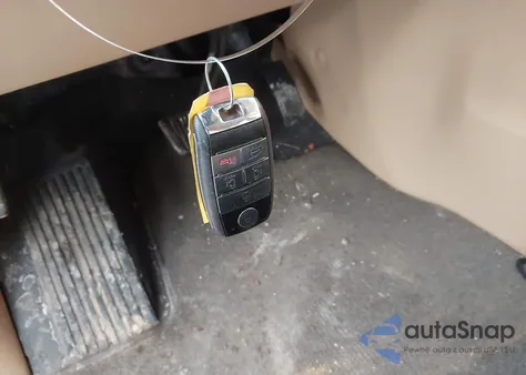 2017 Kia Sedona Lx z USA, uszkodzony, nr VIN KNDMB5C11H6310132